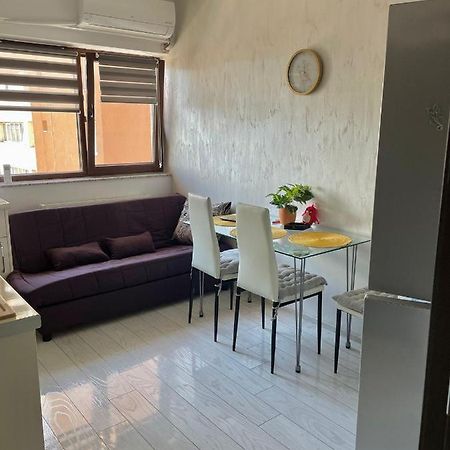 Апартаменти Apartament Corni Римніку-Вилча Екстер'єр фото